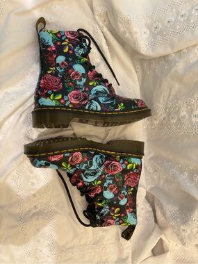Dr. Martens 1460 Pascal Rose Fantasy Combat Boots Rose & Skull Print *NEW*